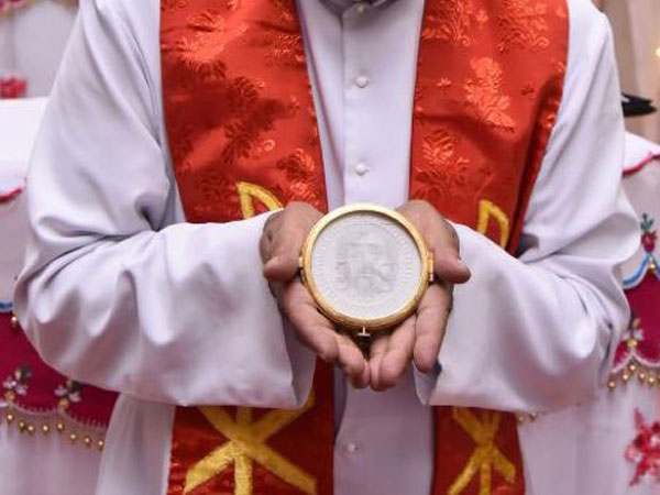 インドでの聖体の奇跡、真正のものと承認される