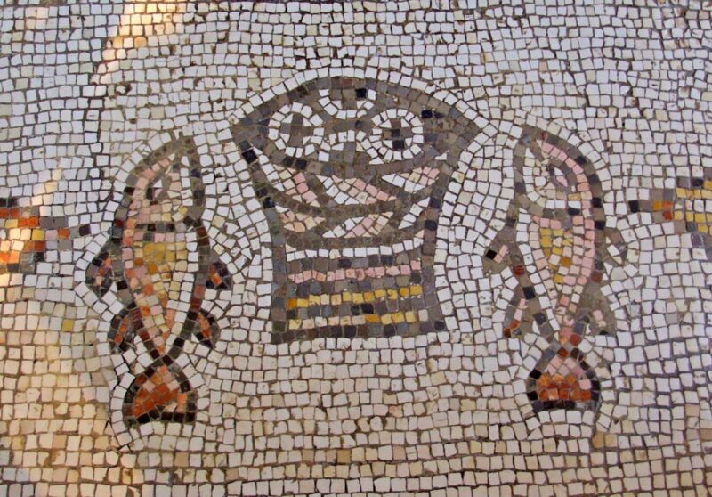 5つのパンと2匹の魚のモザイク（パンと魚の奇跡の教会[イスラエル・タブハ]）